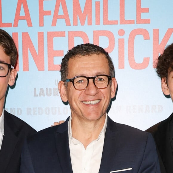 Dany Boon avec ses deux fils Eytan et Mehdi - Avant-première du film "La Famille Hennedricks" au Cinéma Pathé Beaugrenelle à Paris le 18 juin 2024. © Coadic Guirec/Bestimage