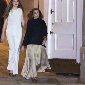 Une journée dont elles se souviendront !
Le roi Felipe VI d'Espagne, la reine Letizia, l'infante Sofia et la princesse Leonor - La famille Royale d'Espagne célèbre les dix ans de règne de Felipe VI à Madrid le 19 juin 2024. © Jack Abuin/ZUMA Press Wire / Bestimage 