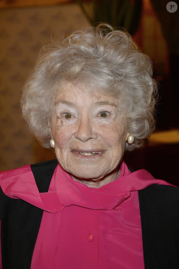 La journaliste est partie à l'âge de 95 ans.
Claude Sarraute - Dîner du comité d'honneur de l'Association pour le Droit de Mourir dans la Dignité (ADMD) organisé par M. Jean-Luc Romero-Michel au Restaurant "Chez Françoise" à Paris le 4 mars 2014.