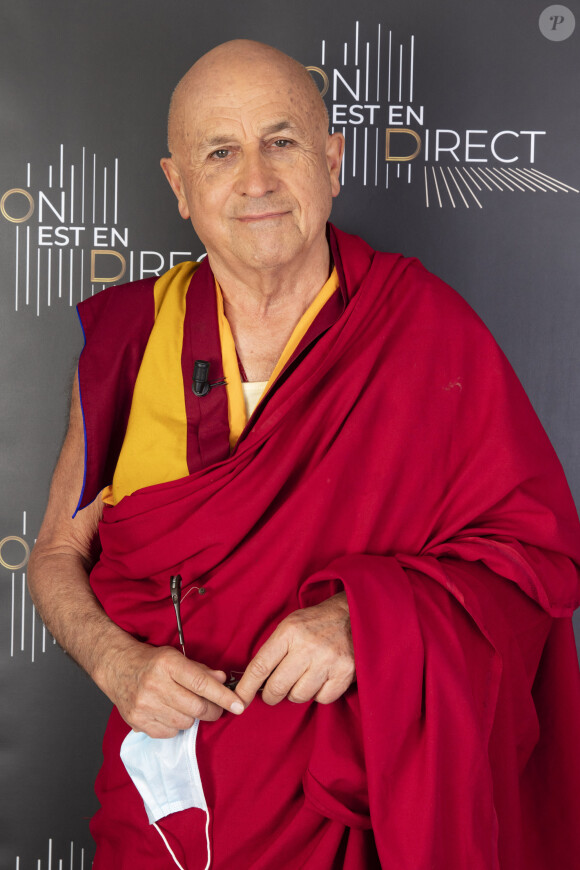 Exclusif - Matthieu Ricard - Pour ses Livres : " Les folles histoires du sage Nasredin " aux éditions de l'Iconoclaste / Allary et " Nos amis les animaux " chez Allary - Backstage de l'émission OEED (On Est En Direct) , présentée par Laurent Ruquier et diffusée en direct le 17/04/21 sur France2 - Paris le 17/04/2021 ©Jack Tribeca / Bestimage 