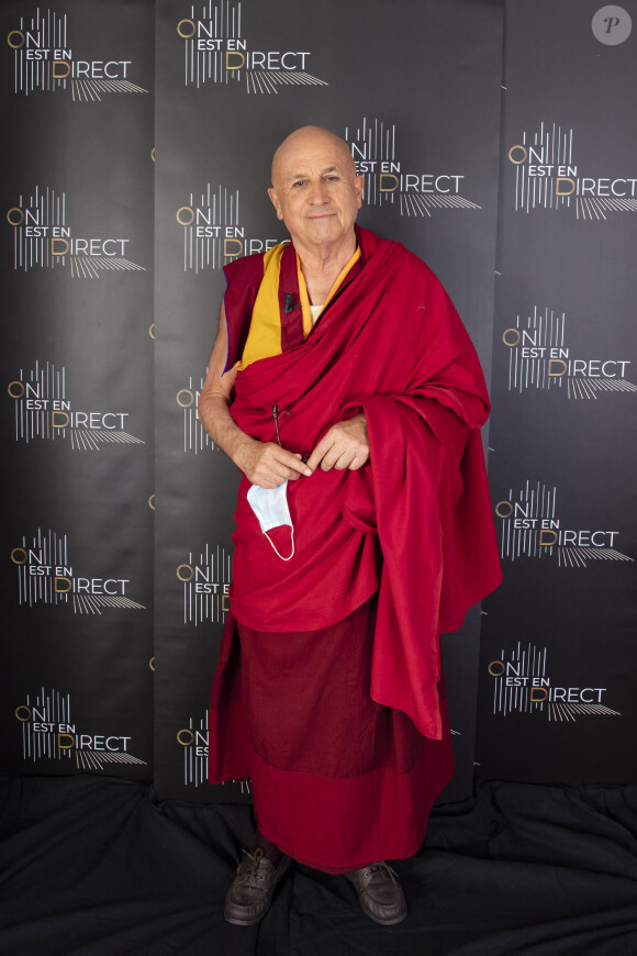 Exclusif - Matthieu Ricard - Pour ses Livres : " Les folles histoires du sage Nasredin " aux éditions de l'Iconoclaste / Allary et " Nos amis les animaux " chez Allary - Backstage de l'émission OEED (On Est En Direct) , présentée par Laurent Ruquier et diffusée en direct le 17/04/21 sur France2 - Paris le 17/04/2021 ©Jack Tribeca / Bestimage 