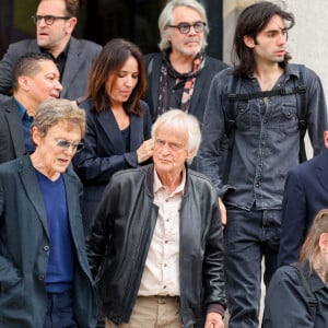 Dave et son compagnon Patrick Loiseau, Armande Altaï - Sortie des obsèques de l'auteure-compositrice-interprète et actrice française Françoise Hardy au crématorium du cimetière du Père-Lachaise à Paris, France, le 20 juin 2024. © Jacovides-Moreau/Bestimage 