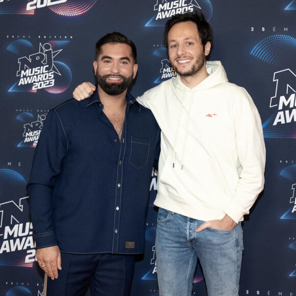 Tapis rouge des NRJ Music Awards. Kendji et Vianney sur le tapis rouge, au Palais des Festivals, à Cannes, le 10 novembre 2023. Shootpix/ABACAPRESS.COM