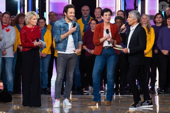 Sophie Davant, Vianney, Laurence Tiennot-Herment, présidente de l'AFM et Nagui, lors du Téléthon 2023, à Saint Denis le 9 décembre 2023. Alexis Jumeau/ABACAPRESS.COM