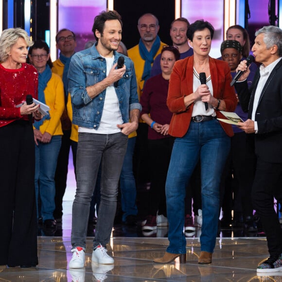 Sophie Davant, Vianney, Laurence Tiennot-Herment, présidente de l'AFM et Nagui, lors du Téléthon 2023, à Saint Denis le 9 décembre 2023. Alexis Jumeau/ABACAPRESS.COM