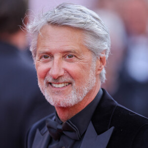 Antoine de Caunes a beau afficher un visage rayonnant, il n'en a pas moins 70 ans...
Antoine de Caunes assiste au tapis rouge de "La Plus Precieuse Des Marchandises" au 77ème Festival de Cannes au Palais des Festivals. ShootPix/ABACAPRESS.COM