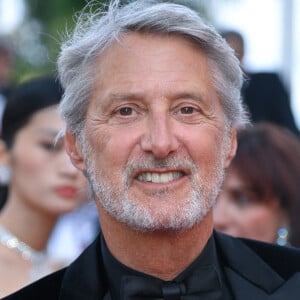 Dans une interview au ''Parisien'', l'ex-acolyte de José Garcia révèle avoir des soucis avec son acide urique.
Antoine de Caunes assiste à l'avant-première de La Plus Précieuse des Marchandises dans le cadre du 77e Festival international du film de Cannes le 24 mai 2024. Aurore Maréchal/ABACAPRESS.COM