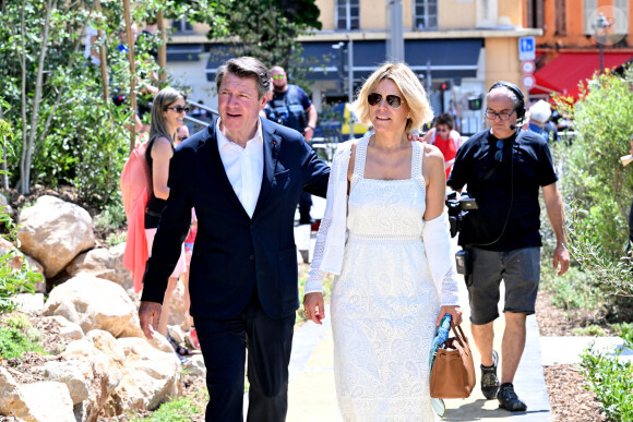 L'allée a été pensée pour être accessible aux PMR et un belvédère offre un nouveau point de vue sur l'actuelle promenade du Paillon et sur le Vieux-Nice.
Christian Estrosi et sa femme Laura Tenoudji pour l'inauguration de "La Bourgada" à Nice, le samedi 22 juin 2024