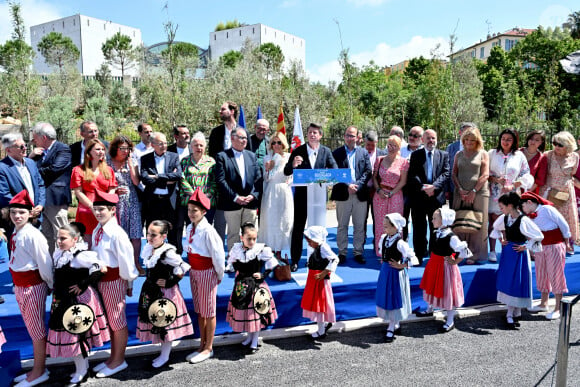 Christian Estrosi, le maire de Nice, accompagné de sa femme Laura Tenoudji et entouré d'élus municipaux, pour l'inauguration de "La Bourgada" à Nice, le samedi 22 juin 2024