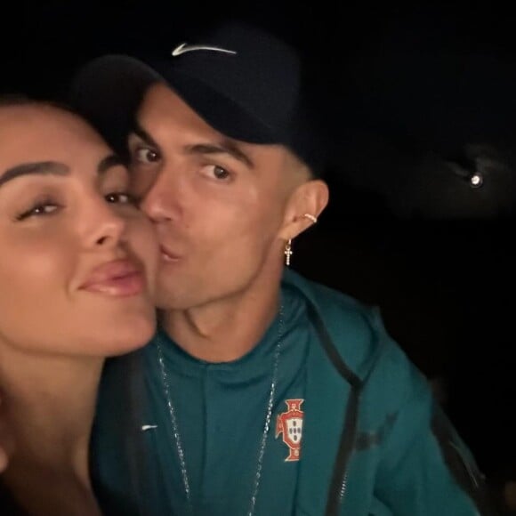 Cristiano Ronaldo soutenu par sa compagne Georgina Rodriguez à l'Euro 2024.
Cristiano Ronaldo et Georgina Rodriguez sur Instagram.