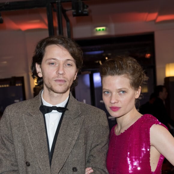 Le chanteur Raphaël et sa compagne Mélanie Thierry (robe Stella McCartney, bracelet Python de la maison Akillis) - Arrivées à la 42ème cérémonie des César à la salle Pleyel à Paris le 24 février 2017. © Olivier Borde / Dominique Jacovides / Bestimage 