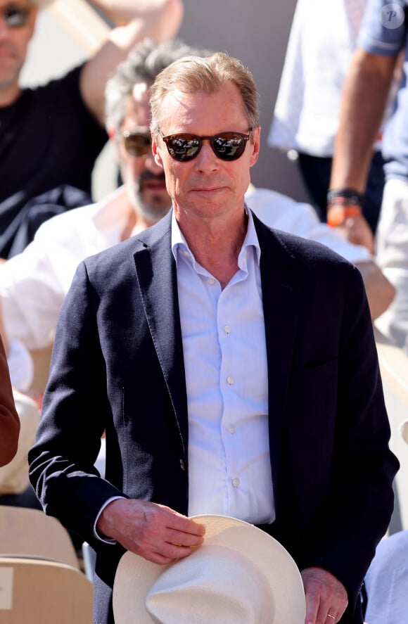 Le grand duc Henri de Luxembourg - Célébrités dans les tribunes de la finale homme des Internationaux de France de tennis de Roland Garros 2024 à Paris le 9 juin 2024. © Jacovides-Moreau/Bestimage 