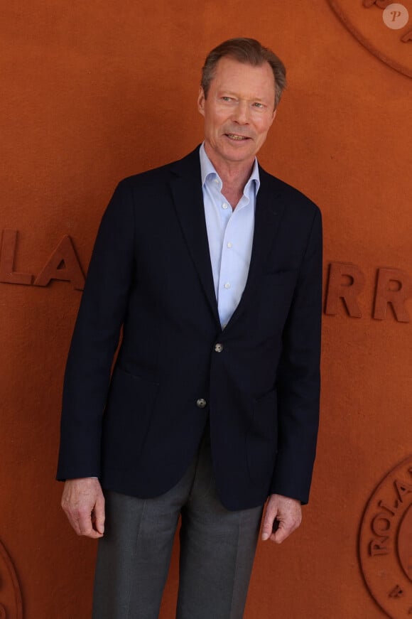 Henri de Luxembourg va laisser le trône à son fils Guillaume.
Le grand duc Henri de Luxembourg - Célébrités dans les tribunes de la finale homme des Internationaux de France de tennis de Roland Garros à Paris. © Jacovides-Moreau/Bestimage