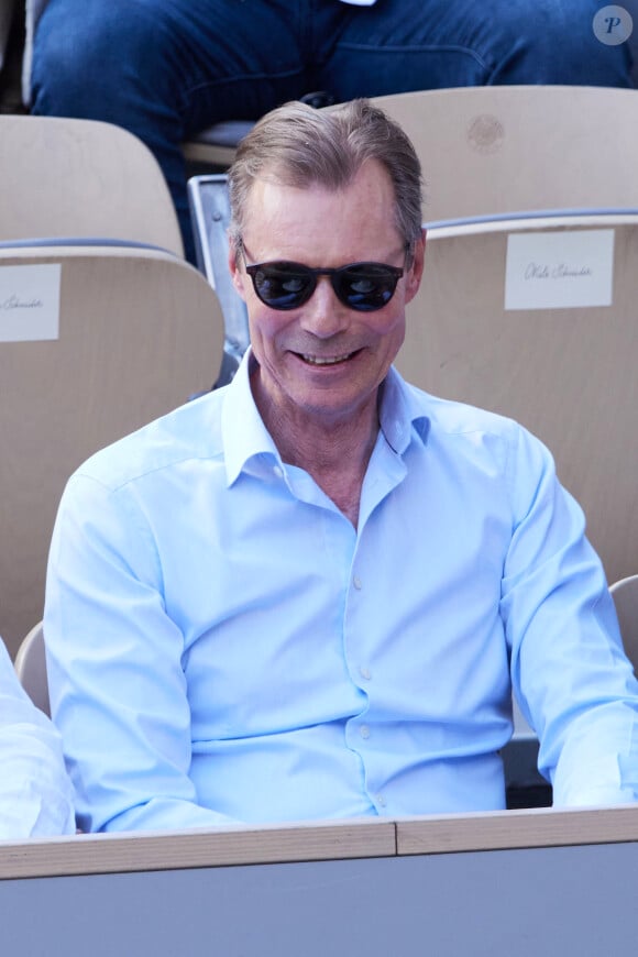 Il l'a annoncé pour la fête nationale du Luxembourg. 
Henri, grand-duc de Luxembourg - Célébrités dans les tribunes de la finale homme des Internationaux de France de tennis de Roland Garros 2024 à Paris le 9 juin 2024. © Jacovides-Moreau/Bestimage 