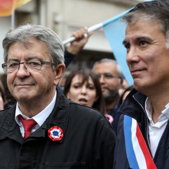 Jean-Luc Mélenchon et Olivier Faure - Marche contre la vie chère et l’inaction climatique, organisée par la Nouvelle Union populaire écologique et sociale (Nupes), avec le renfort d’associations et de certaines fédérations syndicales de Place de la Nation à place de la Bastille à Paris le 16 octobre 2022. © Stéphane Lemouton/Bestimage  Rally against soaring living costs and climate inaction called by French left-wing coalition NUPES (New People's Ecologic and Social Union) in Paris on October 16, 2022. 