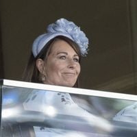 Quel prince ! Sa belle-mère Carole Middleton frôle la chute à Royal Ascot, William la sauve d'une situation très délicate