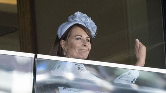 Quel prince ! Sa belle-mère Carole Middleton frôle la chute à Royal Ascot, William la sauve d'une situation très délicate