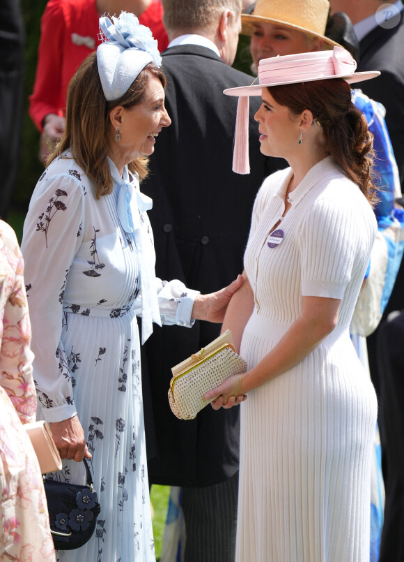 Qu'il considère finalement un peu comme sa mère de substitution
Carole Middleton, la princesse Eugenie d'York - La famille royale d'Angleterre aux courses hippiques "Royal Ascot 2024" à Ascot. Le 19 juin 2024 © Julien Burton / Bestimage