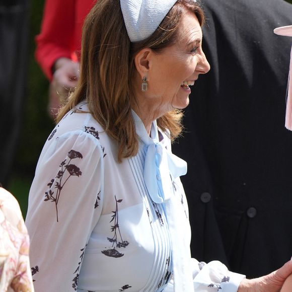 Qu'il considère finalement un peu comme sa mère de substitution
Carole Middleton, la princesse Eugenie d'York - La famille royale d'Angleterre aux courses hippiques "Royal Ascot 2024" à Ascot. Le 19 juin 2024 © Julien Burton / Bestimage
