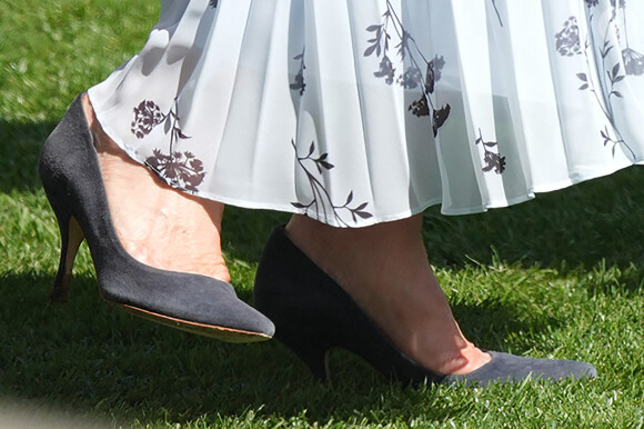 Lorsque son talon est resté coincé dans l'herbe ! 
Carole Middleton - La famille royale d'Angleterre aux courses hippiques "Royal Ascot 2024" à Ascot. Le 19 juin 2024 © Julien Burton / Bestimage 