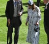 Ce qui prouve l'entente et l'amour qu'il y a entre William, ses beaux-parents mais particulièrement sa belle-mère
Le prince William, prince de Galles, et ses beaux-parents, Michael et Carole Middleton assistent au deuxième jour des courses hippiques à Ascot, le 19 juin 2024. 