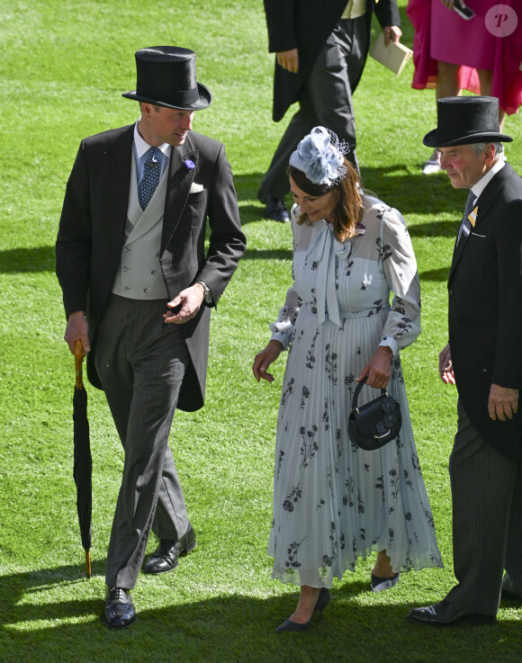 Le prince William, prince de Galles, et ses beaux-parents, Michael et Carole Middleton assistent au deuxième jour des courses hippiques à Ascot, le 19 juin 2024. 