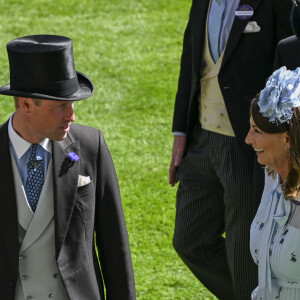 Le prince William, prince de Galles, et ses beaux-parents, Michael et Carole Middleton assistent au deuxième jour des courses hippiques à Ascot, le 19 juin 2024. 