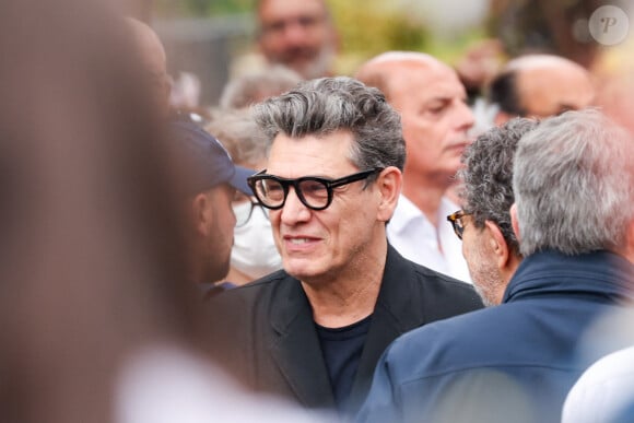 Marc Lavoine - Sortie des obsèques de l'auteure-compositrice-interprète et actrice française Françoise Hardy au crématorium du cimetière du Père-Lachaise à Paris, France, le 20 juin 2024. © Jacovides-Moreau/Bestimage 