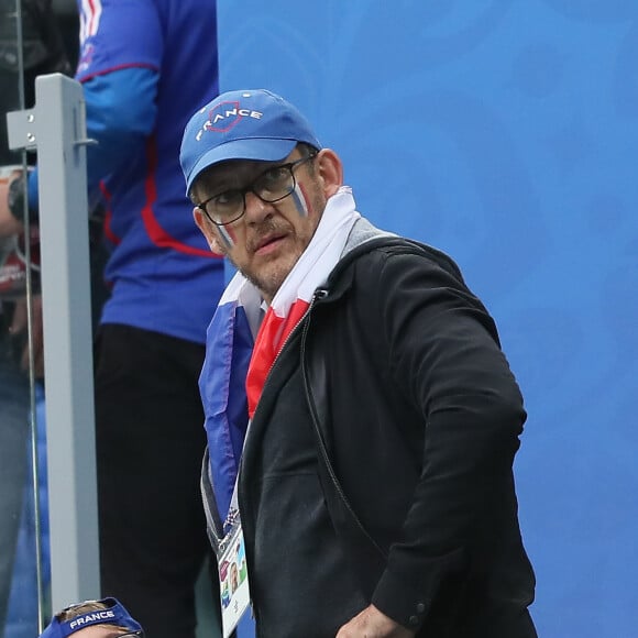 Dany Boon et son fils Eytan Boon - Célébrités dans les tribunes lors de la demi-finale de la coupe du monde opposant la France à la Belgique à Saint-Pétersbourg, Russie, le 10 juillet 2018. La France a gagné 1-0. © Cyril Moreau/Bestimage