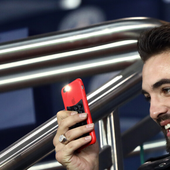 Kendji Girac au match de Ligue 1 "PSG - OL (2-0)" au Parc des Princes à Paris, le 17 septembre 2017. © Cyril Moreau/Bestimage  Celebrities at the soccer match "PSG vs OL (2-0)" at the Parc des Princes in Paris. September 17th, 2017. 