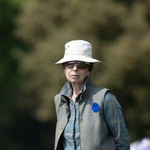 Provoquée par la collision avec un cheval chez elle à Gatcombe Park
Timothy Lawrence et la princesse Anne assistent au troisième jour de "The Badminton Horse Trials" au château Badminton House, à Badminton, Gloucestershire, Royaume Uni, le 11 mai 2024. © GoffPhotos/Bestimage