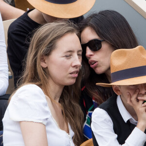 Actrice et réalisatrice, elle est aussi la soeur de Maïwenn
Maïwenn Le Besco et sa soeur Isild Le Besco - People dans les tribunes lors de la finale messieurs des internationaux de France de tennis de Roland Garros 2019 à Paris le 9 juin 2019. © Jacovides-Moreau/Bestimage