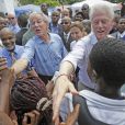 Bill Clinton et George W. Bush se sont déplacés ensemble en Haïti, le 22 marss 2010, pour avancer sur la chantier de la reconstruction du pays. Mais l'accueil n'a pas été le même pour chacun des deux ex-présidents...
