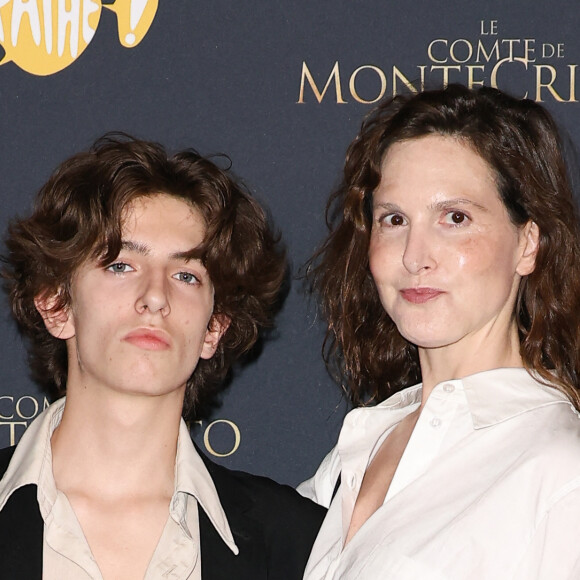 L'occasion de voir que le jeune homme né en 2009 ressemble beaucoup à son père
 
Exclusif - Justine Lévy et son fils lors de l'avant-première du film "Le Comte de Monte-Cristo" au Grand Rex à Paris le 20 juin 2024. © Coadic Guirec / Olivier Borde / Bestimage