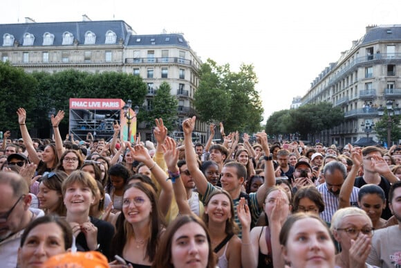 Rouquine en concert lors du festival Fnac Live sur le parvis de l'Hôtel de Ville de Paris. Le 29 juin 2022 © Jérémy Melloul / Bestimage