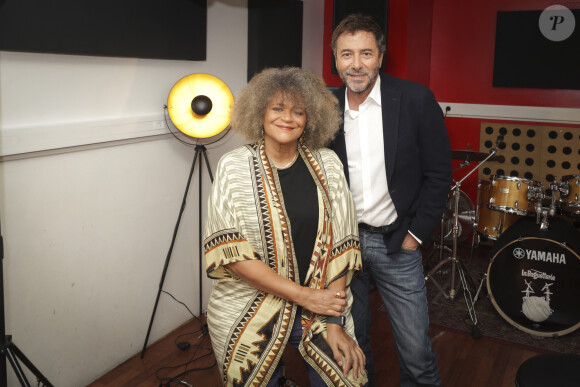 Bernard Montiel présente un nouvel numéro de son émission "Olympiascope" sur Olympia TV.
Exclusif - Jocelyne Beroard (chanteuse du goupe Kassav'), Bernard Montiel - Enregistrement de l'émission "OlympiaScope", présentée par B.Montiel et diffusée sur Olympia TV, une chaîne du groupe Canal+ et en replay sur myCANAL. © Jack Tribeca / Bestimage