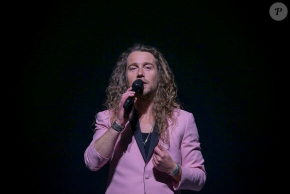 Exclusif - Julien Doré est en concert au Zenith Arena à Lille le 10 décembre 2022. © Stéphane Vansteenkiste / Bestimage 