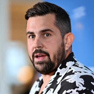 Artus a créé la surprise de ce milieu d'année avec sa comédie ''Un p'tit truc en plus''.
Artus au Photocall du Jury lors du 38ème Festival du Film de Cabourg. Franck Castel/ABACAPRESS.COM