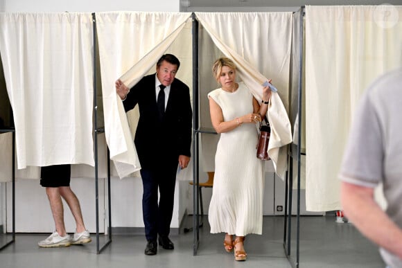 Christian Estrosi, le maire Horizon de Nice, et sa femme Laura Tenoudji Estrosi ont voté pour le 2eme tour des élections législatives au bureau Port Lympia à Nice, le 7 juillet 2024. © Bruno Bebert / Bestimage