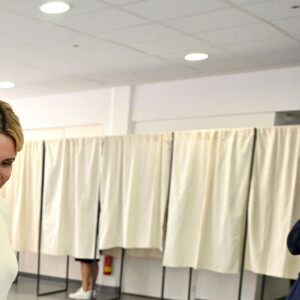 Christian Estrosi, le maire Horizon de Nice, et sa femme Laura Tenoudji Estrosi ont voté pour le 2eme tour des élections législatives au bureau Port Lympia à Nice, le 7 juillet 2024. © Bruno Bebert / Bestimage