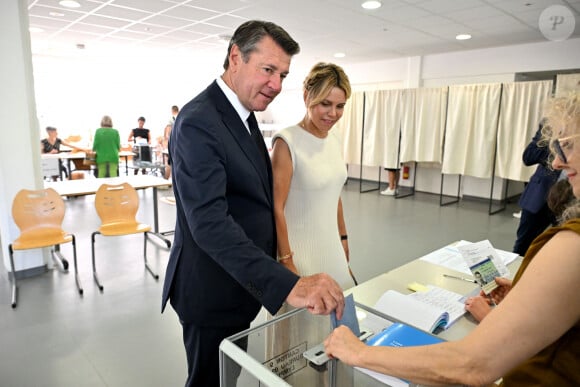 Christian Estrosi, le maire Horizon de Nice, et sa femme Laura Tenoudji Estrosi ont voté pour le 2eme tour des élections législatives au bureau Port Lympia à Nice, le 7 juillet 2024. © Bruno Bebert / Bestimage