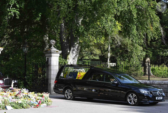 Le cercueil de la reine Elisabeth II d'Angleterre quitte le château de Balmoral, pour être emmener au palais de Holyroodhouse à Edimbourg, la résidence officielle de la reine. Le 11 septembre 2022 