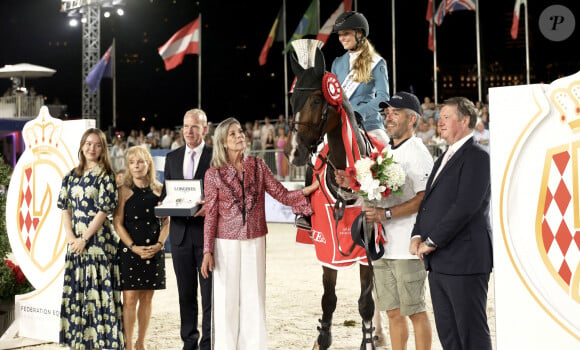 Ces derniers temps, la fille de Caroline multiplie les apparitions publiques. Un investissement grandissant qui prouve son attachement au Rocher
Alexandra de Hanovre, Diane Fissore, présidente de la fédération équestre monégasque, Matthias Breschan (CEO Longines), la princesse Caroline de Hanovre, Inès Joly s'offre sa première victoire en Grand Prix 5 à Monaco, Jan Tops - Jumping international Monte Carlo, Longines Global Champions Tour à Monaco le 6 juillet 2024. © Claudia Albuquerque/Bestimage 