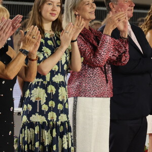 La jeune femme de 24 ans portait une création de la maison Philippa, accessoirisée d'une paire de mules Saint Laurent
Alexandra de Hanovre, la princesse Caroline de Hanovre, Jan Tops - Jumping international Monte Carlo, Longines Global Champions Tour à Monaco le 6 juillet 2024. © Claudia Albuquerque/Bestimage 