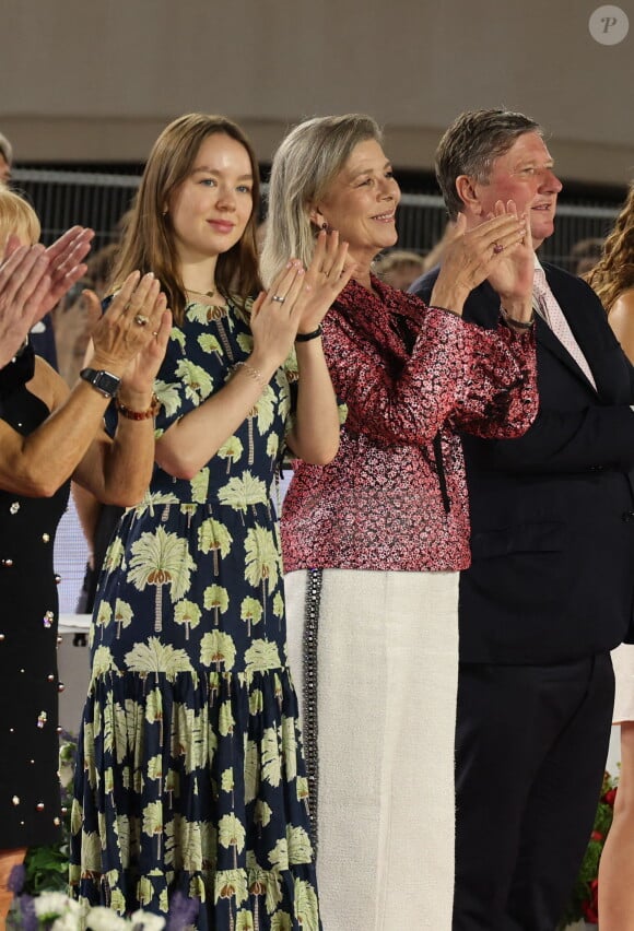 La jeune femme de 24 ans portait une création de la maison Philippa, accessoirisée d'une paire de mules Saint Laurent
Alexandra de Hanovre, la princesse Caroline de Hanovre, Jan Tops - Jumping international Monte Carlo, Longines Global Champions Tour à Monaco le 6 juillet 2024. © Claudia Albuquerque/Bestimage 