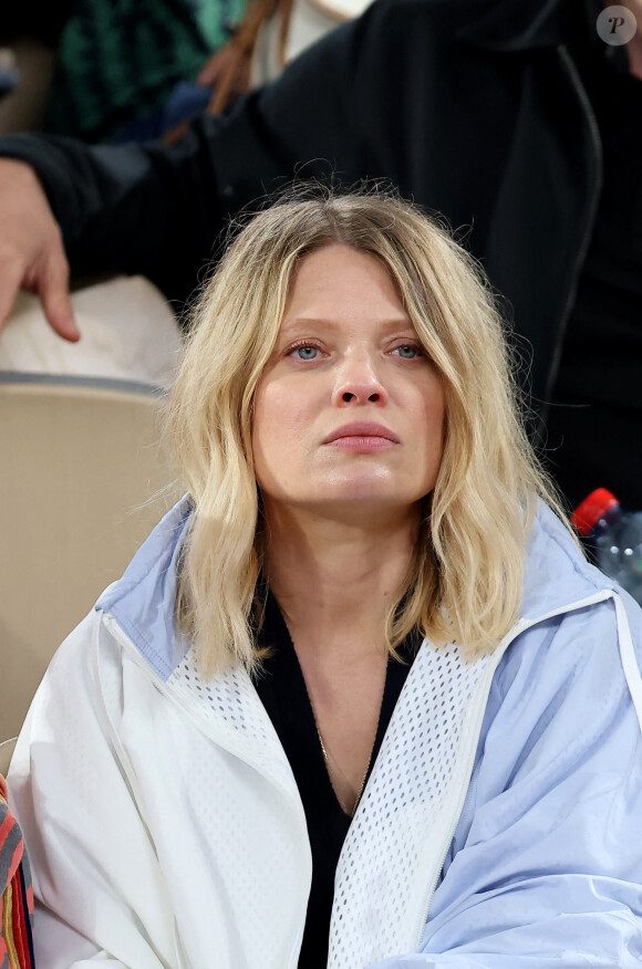 Mélanie Thierry - Les célébrités dans les tribunes des Internationaux de France de tennis de Roland Garros 2024 à Paris, le 29 mai 2024. © Jacovides / Moreau / Bestimage 