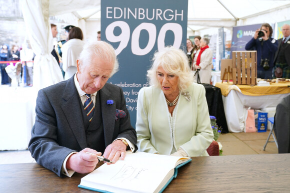 Le roi Charles III et la reine consort Camilla assistent à une célébration au château d'Édimbourg pour marquer le 900e anniversaire de la ville d'Édimbourg, en Écosse le 3 juillet 2024 © Alpha Press / Bestimage 