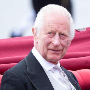 le roi Charles III d'Angleterre - Cérémonie d'accueil et trajet en calèche lors de la visite de l'empereur Naruhito du Japon à Londres le 25 juin 2024. © Photoshot / Panoramic / Bestimage 