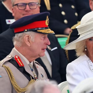 Le roi Charles III d'Angleterre et la reine consort d'Angleterre Camilla Parker Bowles - Commémorations du 80ème anniversaire du débarquement en Normandie lors de la Seconde Guerre Mondiale, au British Normandy Memorial. Le 6 juin 2024 © Chris Jackson / Pool MirrorPix / Bestimage 