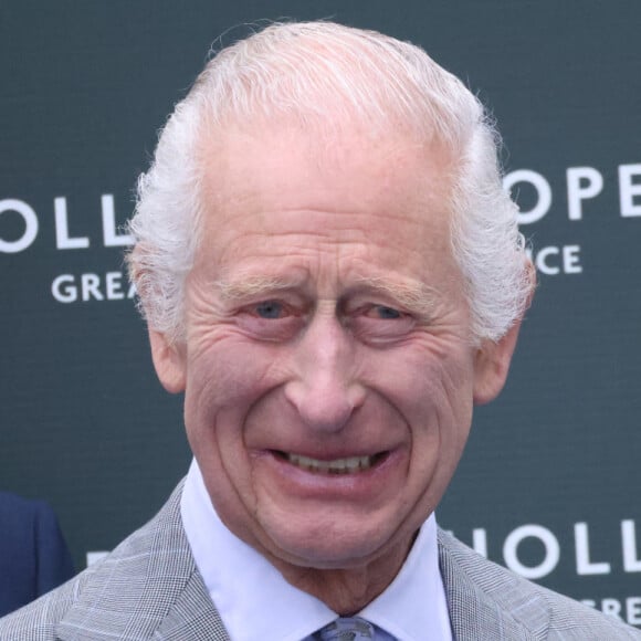 Nouveau business en vue pour Charles III !
Le roi Charles III d'Angleterre assiste au Lady Day du premier jour du Derby d'Epsom à Epsom Downs, Royaume Uni © Tim MerryMirrorPix/Bestimage